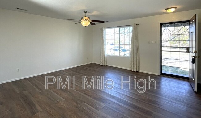 Foto del edificio - 7983 Emerson Ave