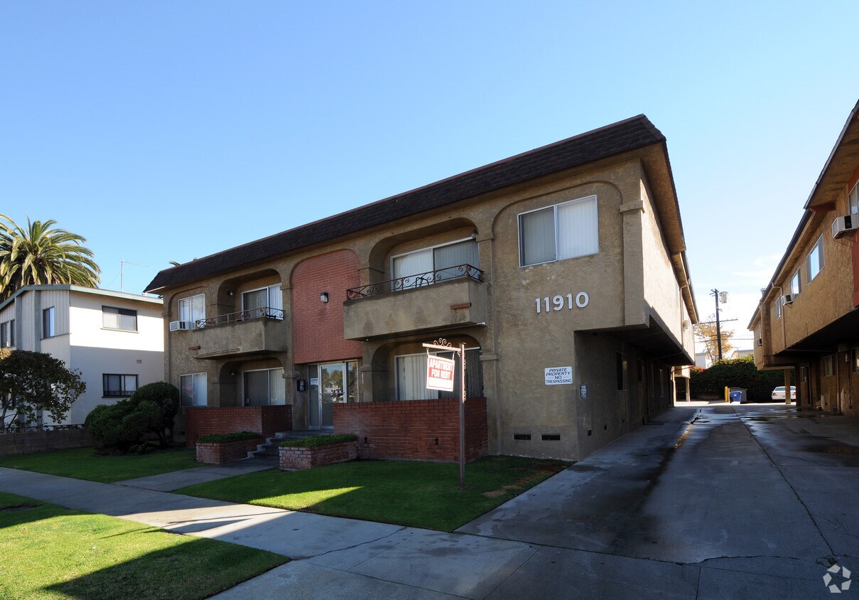 Building Photo - 11910 Louise Ave
