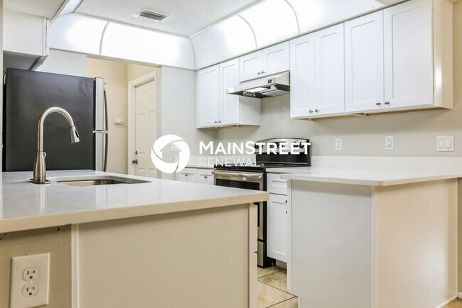 Building Photo - 3 Bedroom Pet-Friendly Home in VENICE, FL with Main Street Renewal