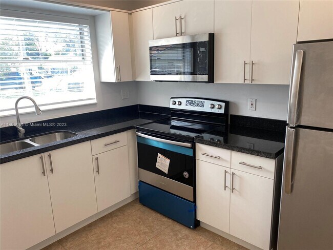 Foto del edificio - 3687 Mil Lake Cir