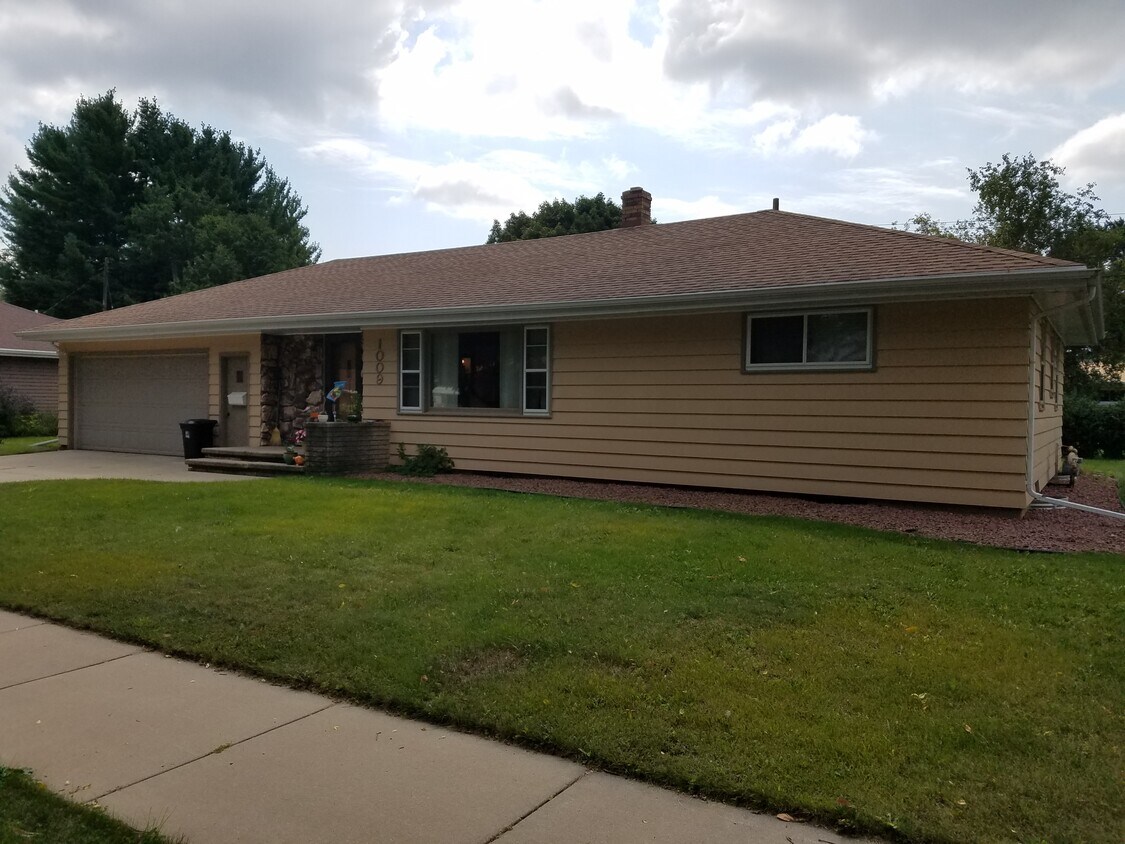 Foto principal - 1009 W Marquette St
