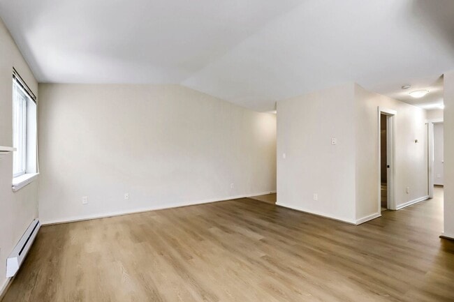 Building Photo - 2 Bed 2 Bath Condo @ Desirable Community w/ Pool, Hot Tub & Exercise Room!