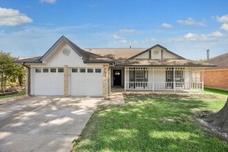 Building Photo - 6419 Fairbourne Dr