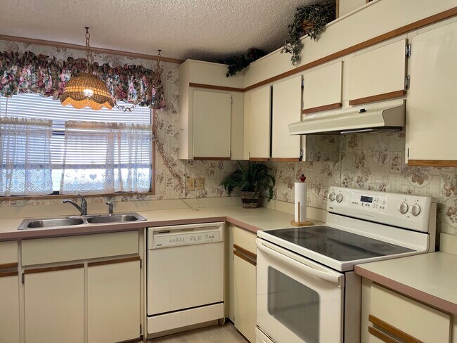 Foto del edificio - 100 Hampton Rd