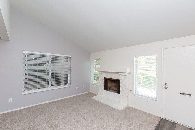 Building Photo - *** LOOK NO FURTHER!!! 3/2 W/ OFFICE & 2 C...