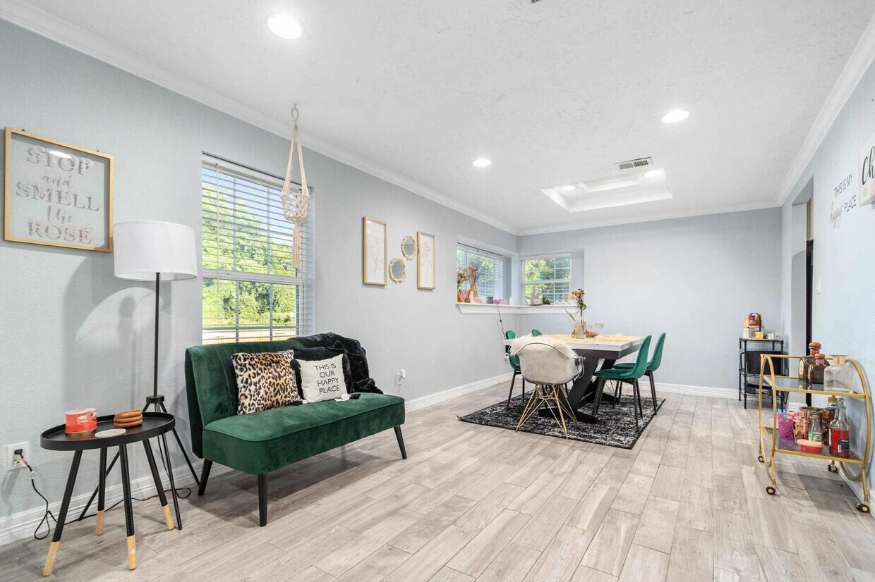 Foto del edificio - 1907 Briarcreek Blvd