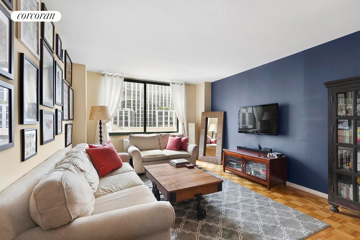 Primary Photo - 295 Greenwich St