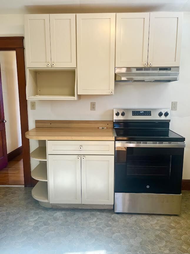 Plenty of cabinets! - 52 Old Fort Rd