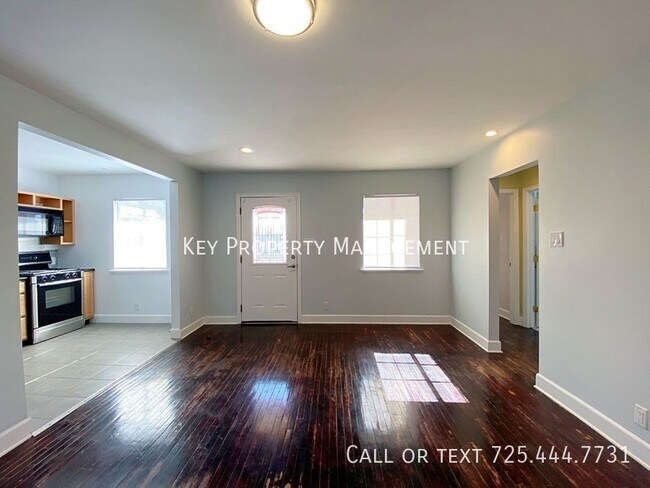 Building Photo - MODERN UPGRADED 2 BEDROOM HOME W/ HUGE BAC...