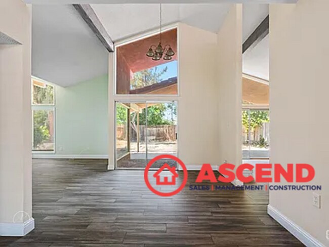 Building Photo - Phenomenal Home Located In Gated Community!