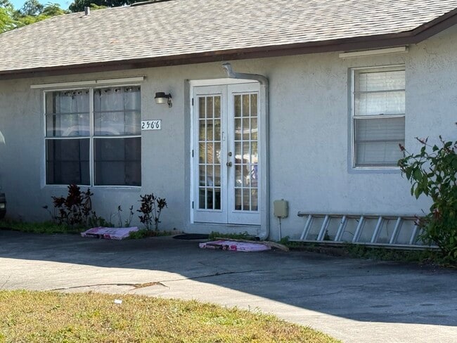 Building Photo - 2566 SE Bonita St