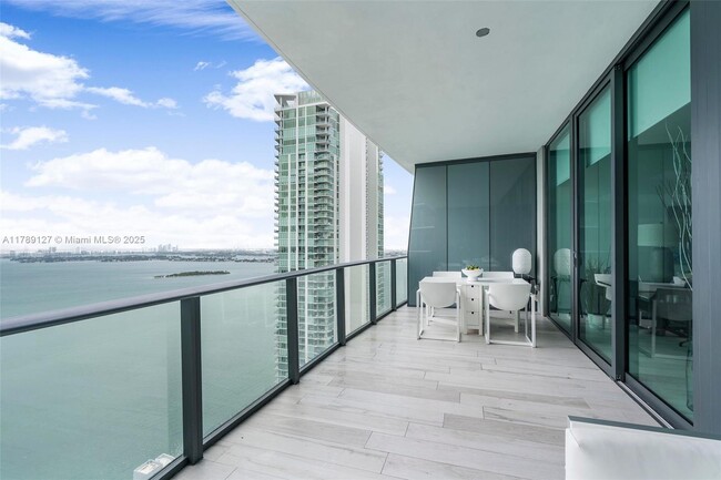 Foto del edificio - 480 NE 31st St