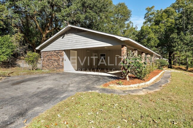 Building Photo - Spacious 4-Bed 2-Bath Brick Home in West Mobile