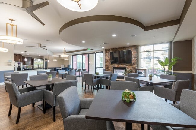 Salón social - Overture Central Park 55+ Active Adult Apartment Homes