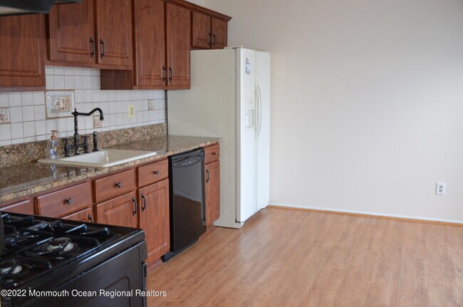 Building Photo - 16 Warbler Rd