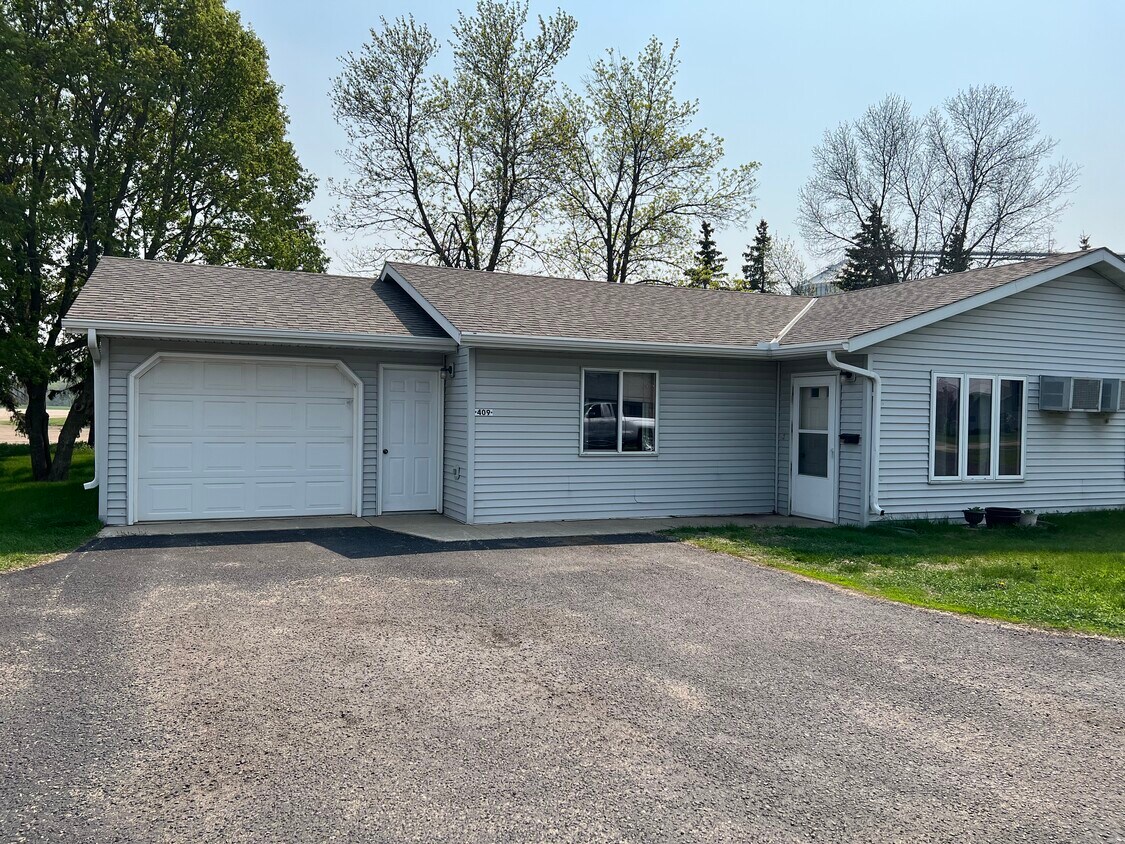 403 E Soo St. Front - 403 E Soo St