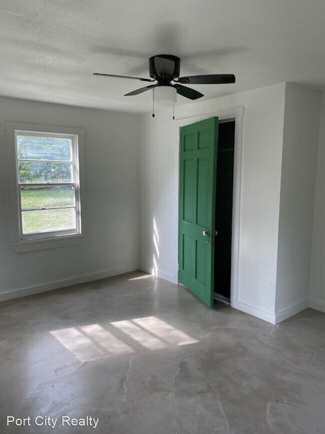 Building Photo - 3 br, 1 bath House - 3401 Palm Road