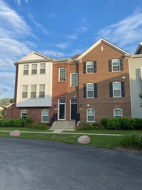 Primary Photo - 823 Paisley Ct