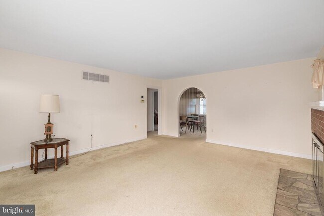 Building Photo - 200 Landing Ln