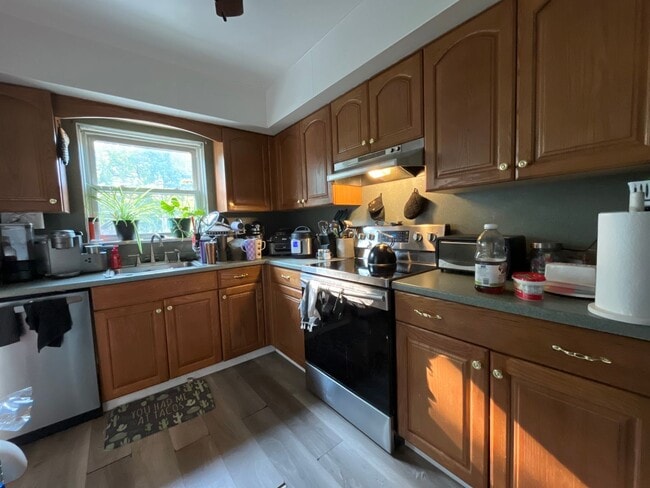 Foto del edificio - Beautifully updated 3-bedroom, 1.5-bath to...