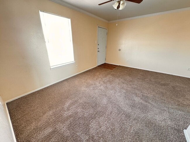 Building Photo - 1712 Benttree Dr