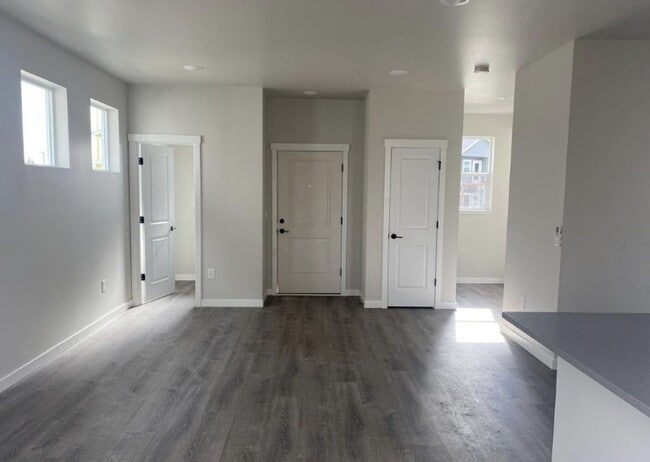 Foto del edificio - NEWER HOME FOR RENT!