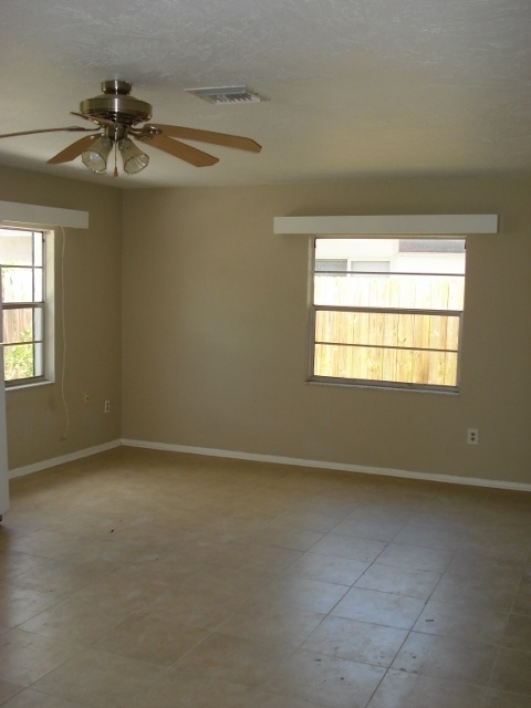 Building Photo - Cute 3bdrm/1bath ***new photos coming soon***