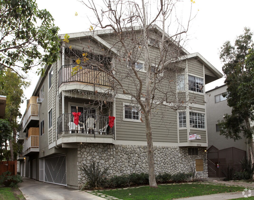 Primary Photo - 1124 E 2nd St