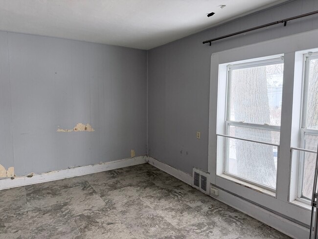 Building Photo - 503 N Eastwood Dr