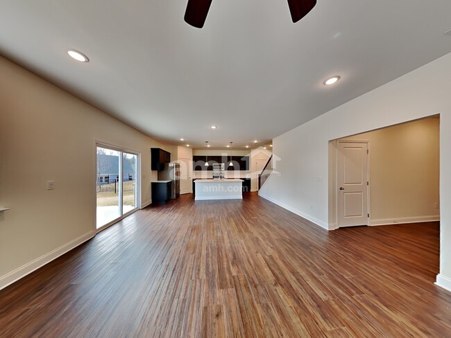 Foto del edificio - 5213 Blue Mountain Drive