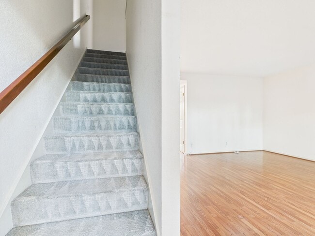 Foto del edificio - Beautiful condo now available at Cypress Grove.