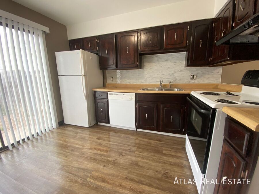 Foto principal - 25 Royal Crest Dr