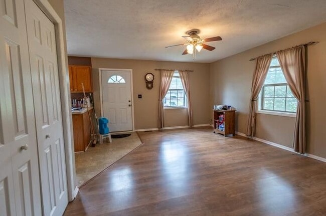 Building Photo - 5510 Old Mill Ct