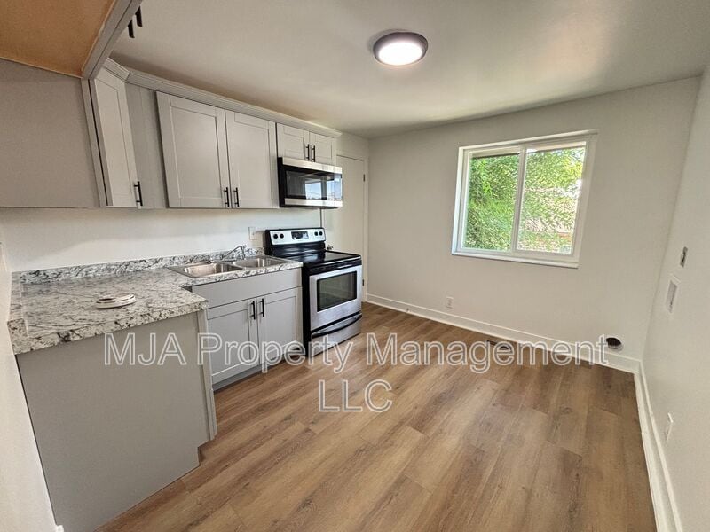 Primary Photo - 2564 S 8th E