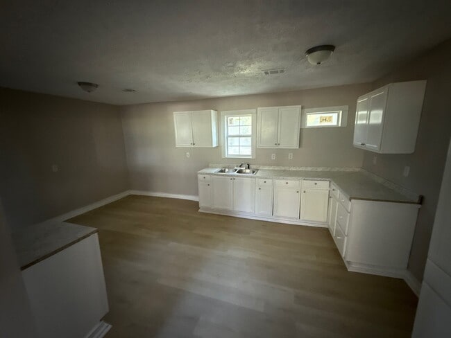 Foto del edificio - 110 Pine Lawn Pl