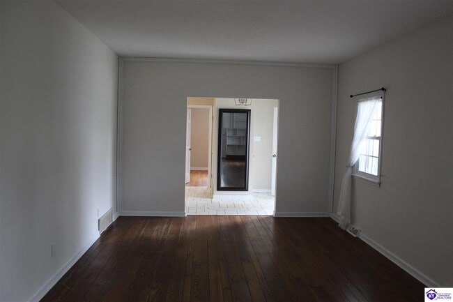 Building Photo - 593 Charlemagne Blvd