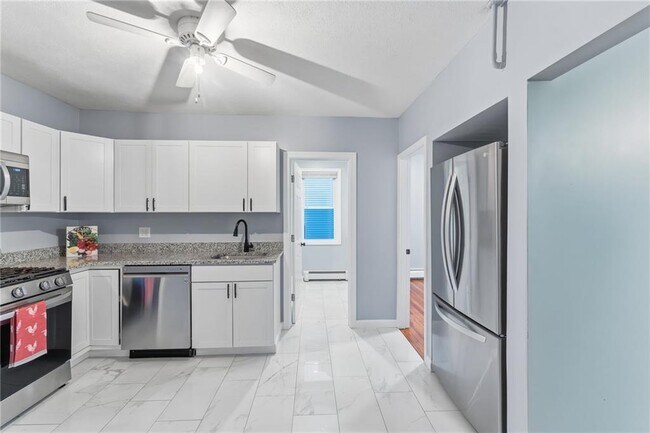 Foto del edificio - 108 Waterman Ave