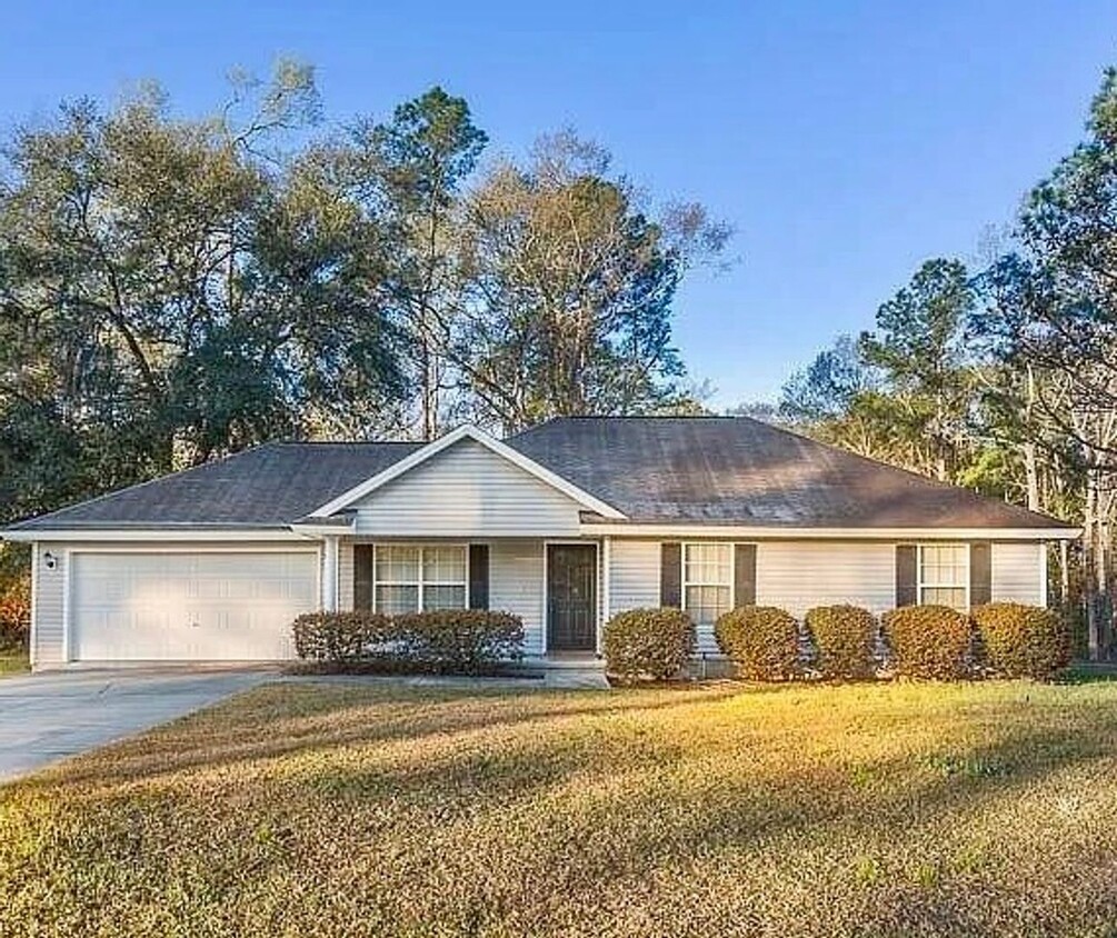 Primary Photo - 3 bed 2 bath fenced yard