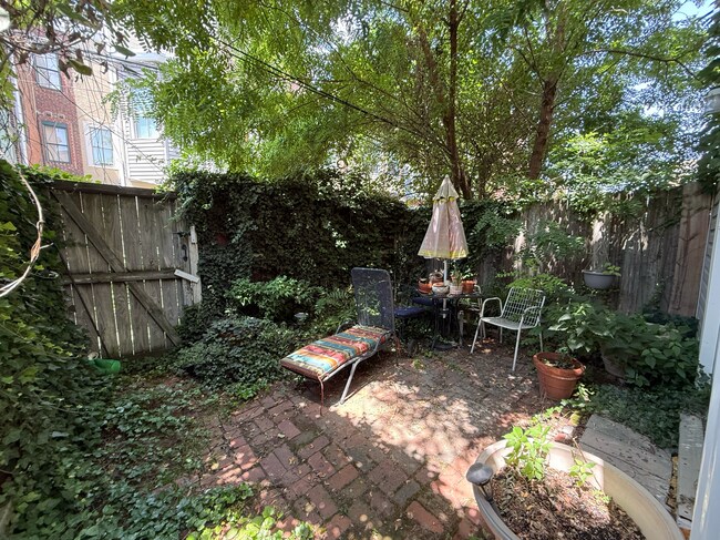 Foto del edificio - 828 Corinthian Ave