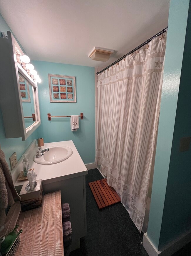 Building Photo - 42 Bokum Rd