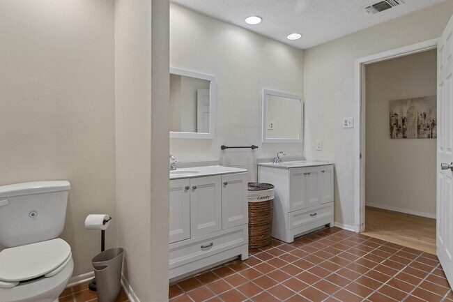 Building Photo - Terra Ferna Treasure with Spacious Living ...