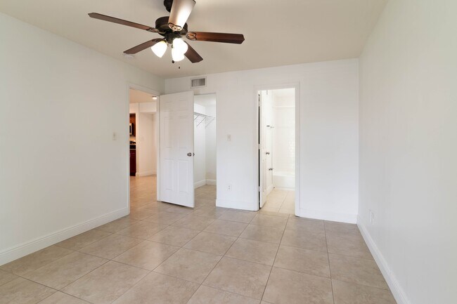 Foto del edificio - 875 Riverside Dr