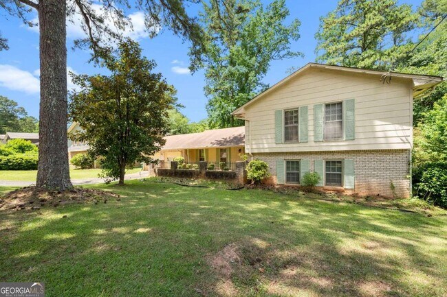 Foto del edificio - 4000 Pinehurst Pl