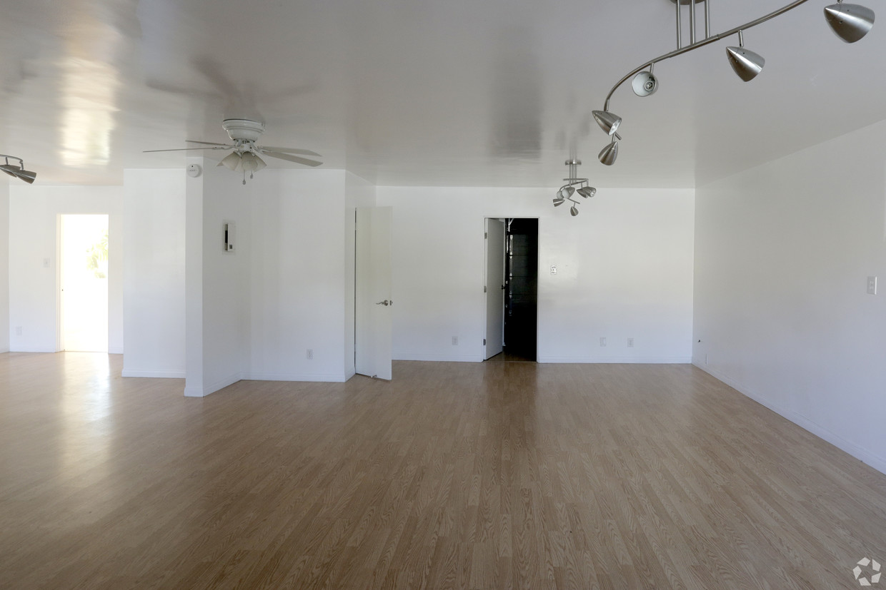 Foto del diseño de interior - 3065 E 2nd St