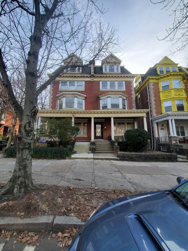 Building Photo - 4222 Spruce St
