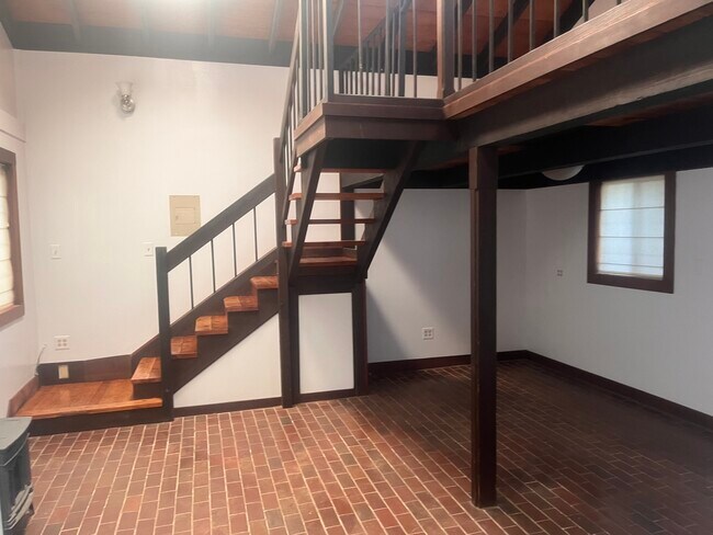 Building Photo - 1520 5th St