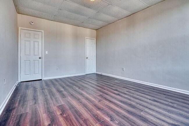 Building Photo - 1822 Appleton St