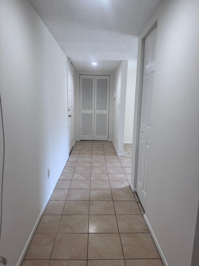 Foto del edificio - Temple Terrace Condo