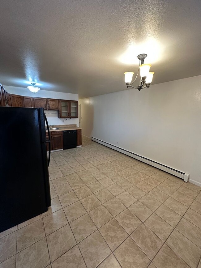 Building Photo - EM1304