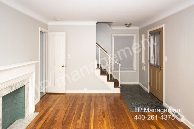 Building Photo - Classic Charming 3BD Colonial in S. Euclid!